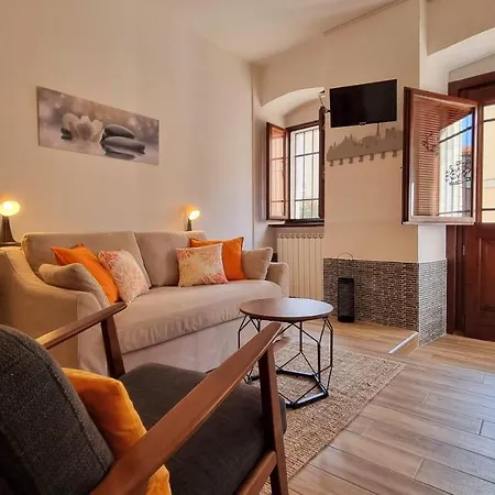 Tor Cucherna 11 Apartment